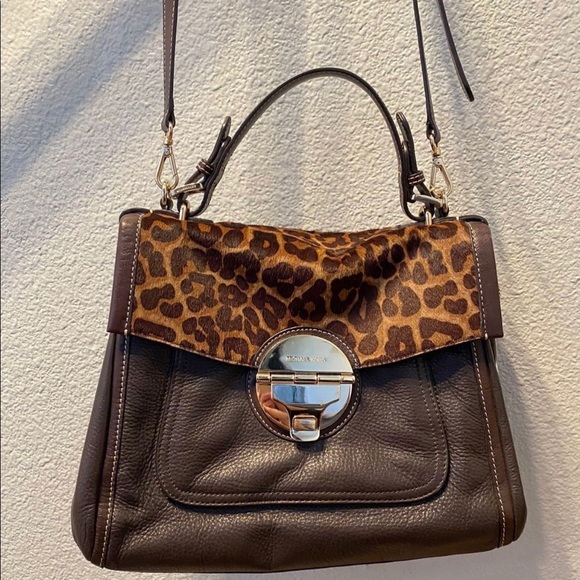 Michael Kors Leather Messenger Bag Purse - Picture 1 of 5